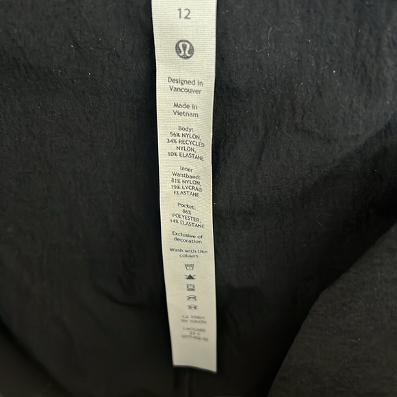 Lululemon Relaxed Fot Cargo Short - Picture 4 of 5